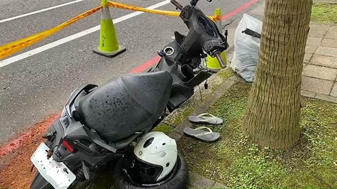 基隆北寧路21日上午6时20分发生一起死亡车祸，肇事机车受损相当严重。（读者提供／陈敬哲基隆传真）