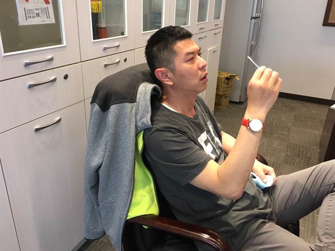 台中市議員周永鴻日前與周玉蔻接觸，今天快篩為陰性。(周永鴻提供／林欣儀台中傳真)