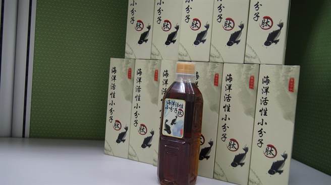 台中1家生技公司将养石斑鱼池水过滤装瓶，诈称是从石斑鱼提炼的「胜肽」，台中检调查获起诉郭姓业者。（台中市调处提供／陈淑芬台中传真）