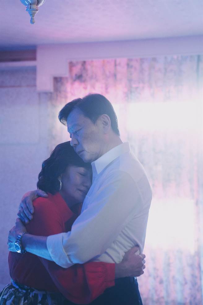 寇世勳、比莉飾演夫妻。（Netflix提供）