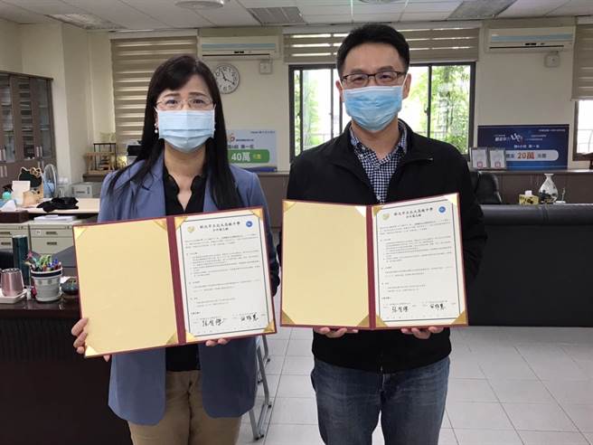 为了建立新的地方学教学模式，新北市立北大高中近期与智绅数位文化事业有限公司签订合作备忘录MOU，希望透过网路平台，建构三峡在地资讯，让学生变身智慧导览员。（北大高中提供）