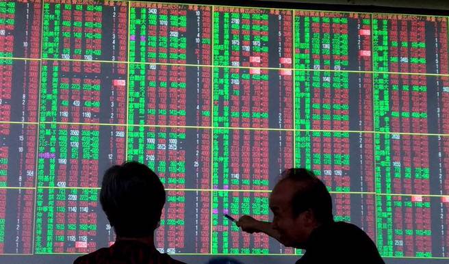 72歲的股素人，1年只買股2次。圖非當日行情。（示意圖／本報資料照）