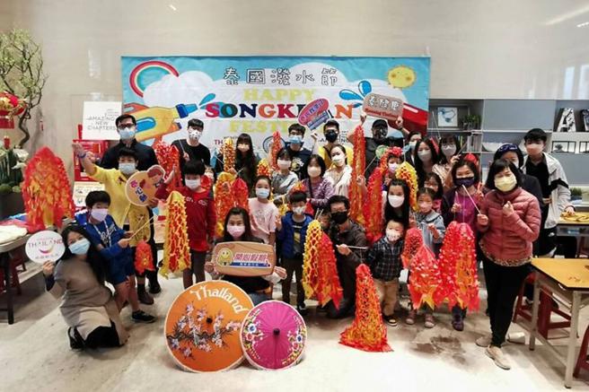 泰觀局攜手旅遊業者走進社區，一起分享泰國旅遊資訊。　圖：泰國觀光局／提供 