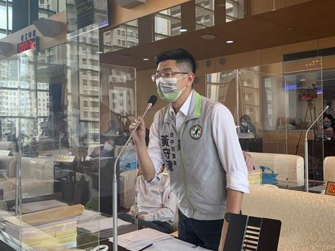 台中市议员黄守达认为，囤房税未来上路后，增加的税收用在哪里，市府应给市民交带。(林欣仪摄)