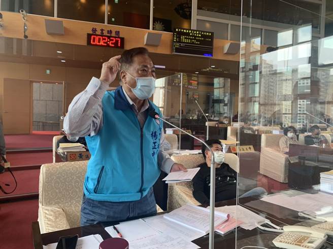 台中市议员杨正中认为，囤房税不应以几户为单位，而应以价值做为计算基础。(林欣仪摄)