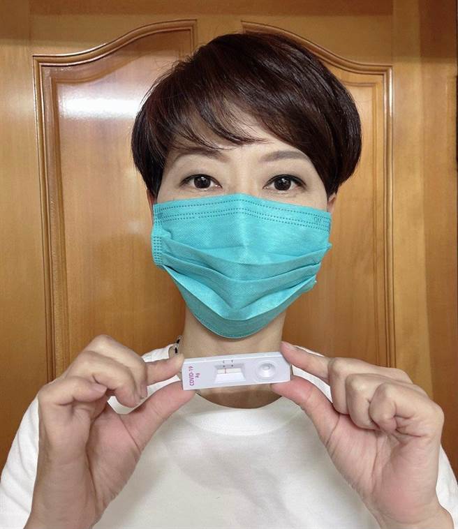 民進黨立委陳亭妃快篩陰性。（摘自臉書）