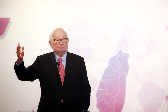 张忠谋针对美国想要推动晶片生产在地化发表看法。（图／报系资料照）