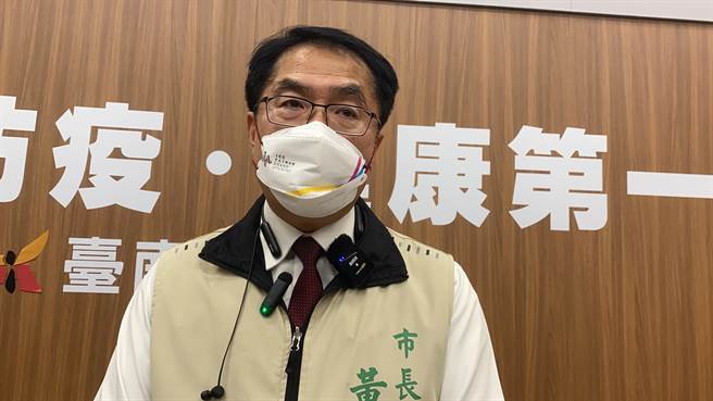 黄伟哲说明今天台南疫情。(曹婷婷摄)