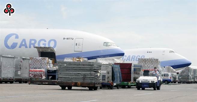 中華航空2021全年營收達1388.41億元，其中貨運收入更以1245億元創62年來最高紀錄。（本報資料照）