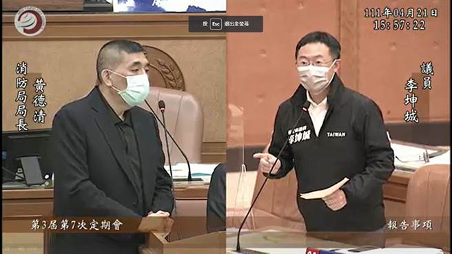 議員李坤城質疑119勤務增加，現在的救護車是否不足，建議市府應徵用40輛民間救護車。（擷取自新北市議會直播）