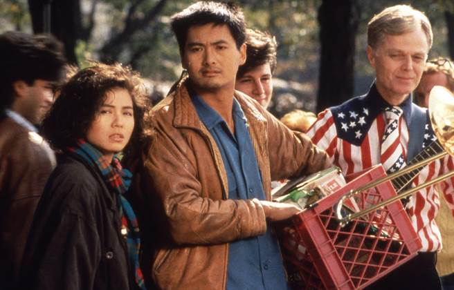 周潤發在片中相當照顧獨自前往紐約留學的鍾楚紅。（甲上提供）