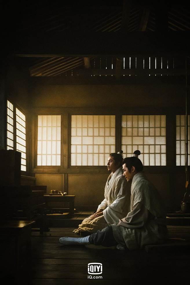 陈坤（左起）、白宇出演歷史谍报片。（爱奇艺提供）