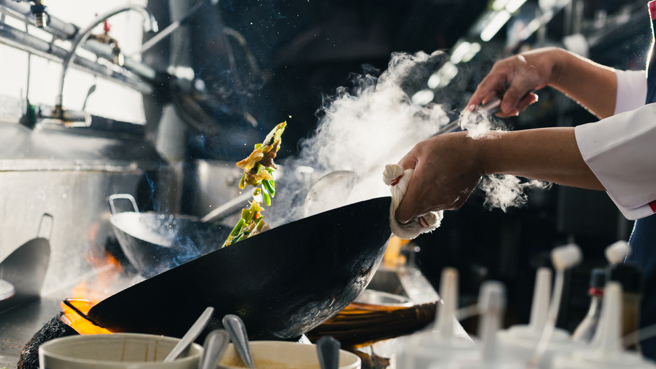 心血管疾病高居10大死因第2名 营养师吁炒菜要避开这些油。(示意图/shutterstock)