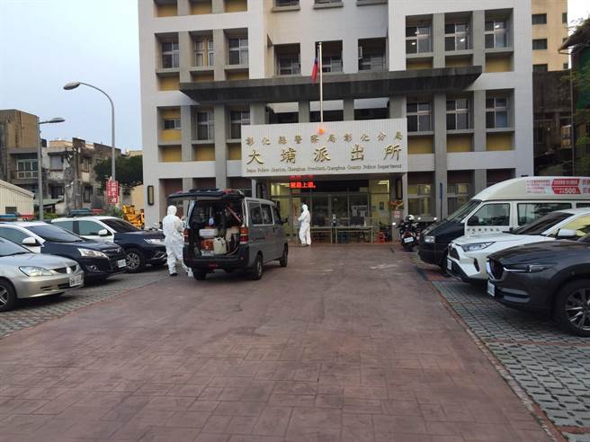 彰化县警察局第一例，彰化分局大埔派出所员警确诊，派出所大清消，28名员警採检PCR。（民眾提供／吴敏菁彰化传真）