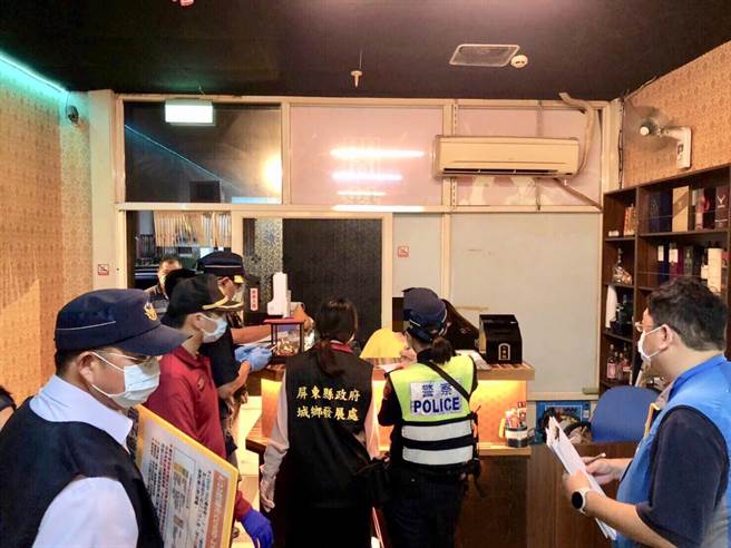 屏东九如、里港一带小吃部风声鹤唳，除染疫店家依规定暂时停业外，其余11家业者也自主性暂停营业，至今已10天。（警方提供／谢佳潾屏东传真）