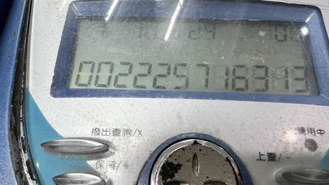 有业者说，最近店里常常响起02开头的电话，原本以为来订位的民眾，谁知道那头传来的却是「请支持某某某」的电话。（读者提供／张毓翎台南传真）