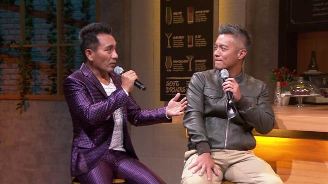 民雄（左）跟范逸臣是好朋友。（年代提供）