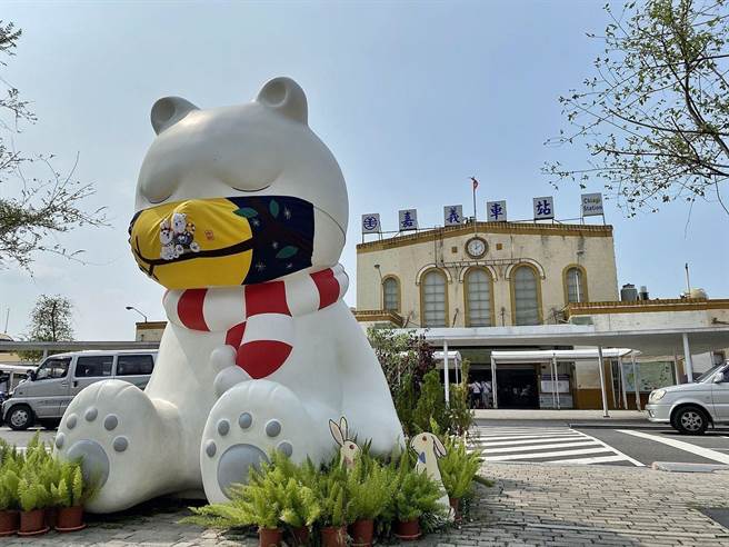 嘉义市议员蔡文旭认为大白熊受欢迎、模样也可爱，却跟嘉义市无关连性。（蔡文旭提供∕吕妍庭嘉义传真）