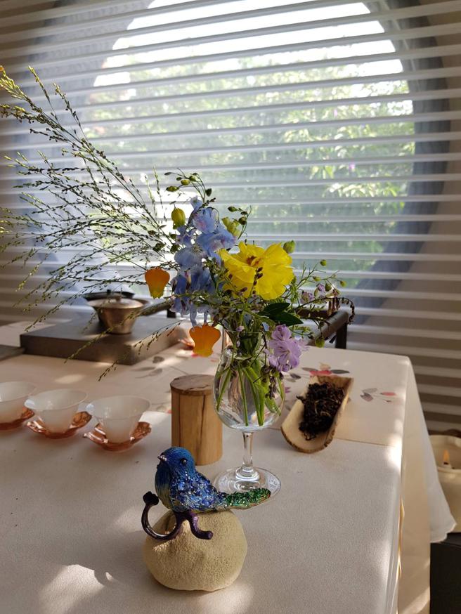 AKACHEN以品茗、花艺结合珠宝艺术，充满东方禅风的意境之美。（陶福媛摄）