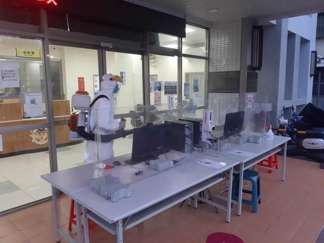 彰化警察局第一例　执行大甲妈勤务后确诊 28名警察PCR
大埔派出所大消毒。（民眾提供／吴敏菁彰化传真）