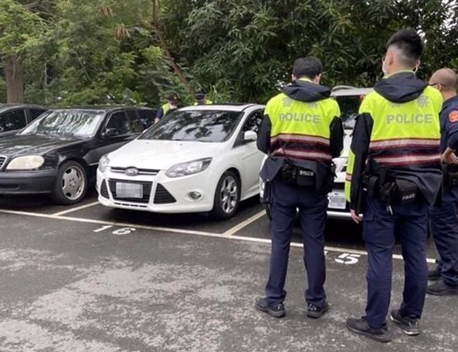 陆军特战指挥部一名士官疑似因债务纠纷，枪击一名男子后将其丢包在福和桥堤外停车场。（民眾提供）