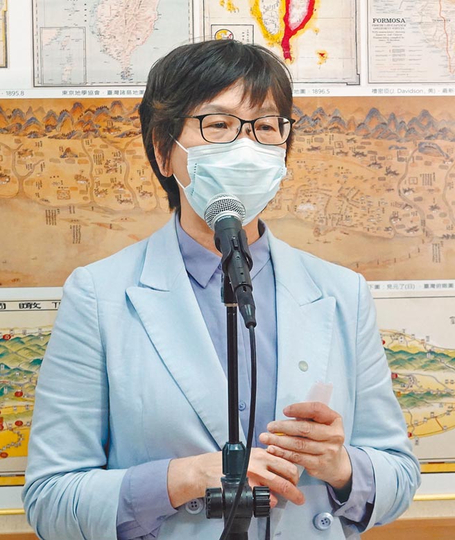 民眾党立委蔡壁如20日在脸书中批评卫福部长陈时中带新人跑摊，「一心向往着选举的陈时中，有没有看到多少儿童的家长因为没有儿童疫苗正在恐慌中？有没有看到多少产业，因为你的随兴，正在生死存亡边缘挣扎？」（姚志平摄）