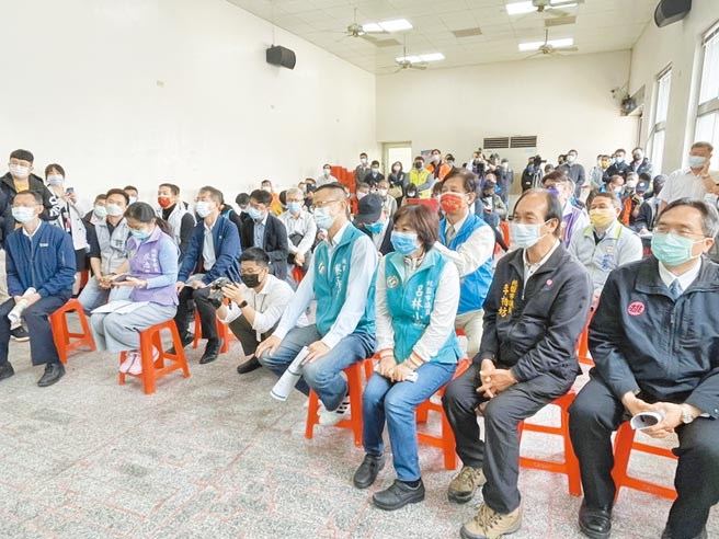 桃园大溪、八德交通建设说明会，吸引民代、居民出席表达意见。（吕筱蝉摄）
