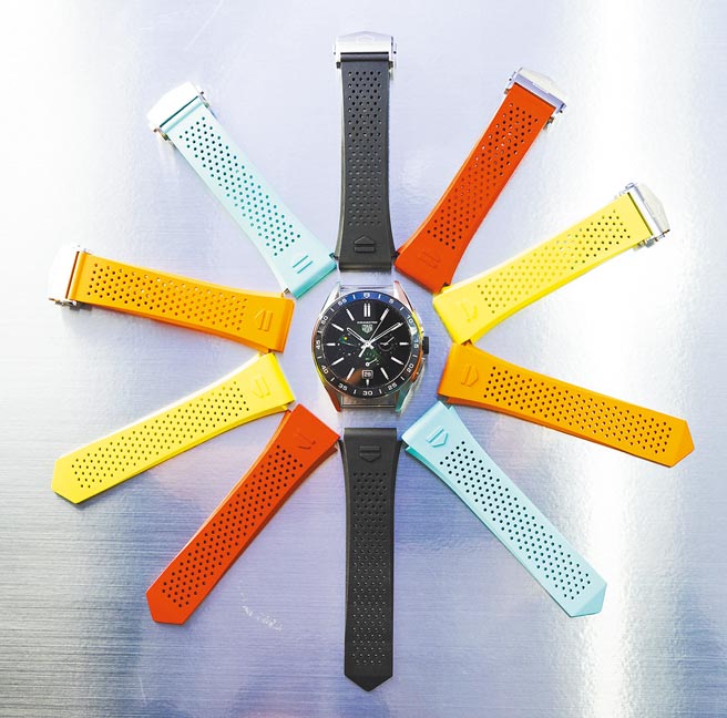 泰格豪雅Connected Calibre E4智能表有更多色彩的表带可以更换，7万4000元。（TAG Heuer提供）