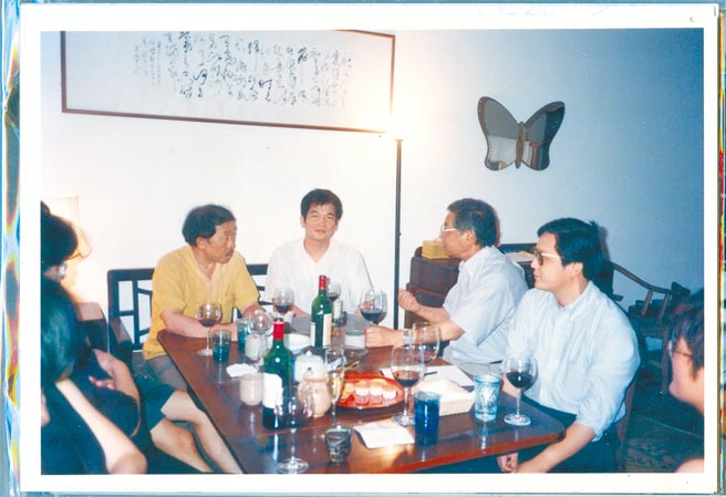 1997年，復刊《现代诗》同仁开会，左起商禽、杨泽、郑愁予、杨小滨。（杨小滨提供）
