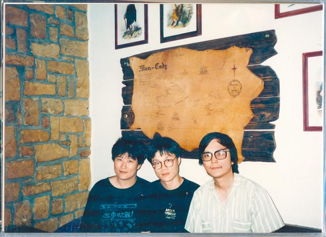 左起曾淑美、鸿鸿、杨小滨。1993年，台北。（杨小滨提供）