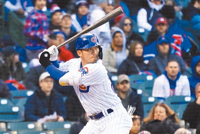 小熊铃木诚也对光芒凭藉选球功力，获得3次四坏保送。（美联社）