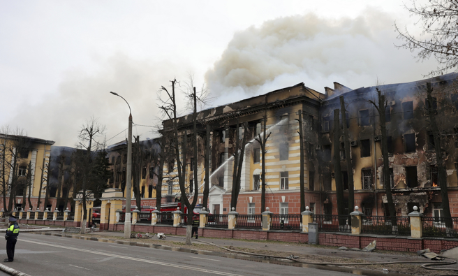 俄罗斯航太防卫队中央研究院（Central Research Institute of the Aerospace Defence Forces）大火，消防人员4月21日灌救这幢位于特维尔（Tver）的最高机密军事机构。