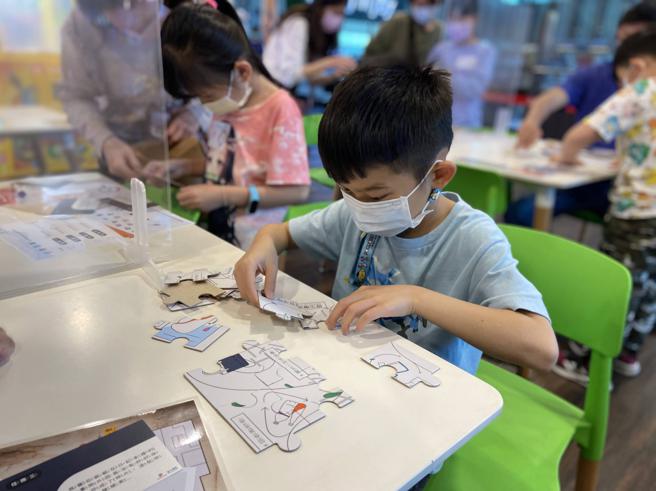 Global Mall今年3月首度与玩转学校合作推出的「未来永续小学堂」亲子专属永续课程，预计将于6月再推出全新课程。（Global Mall提供）