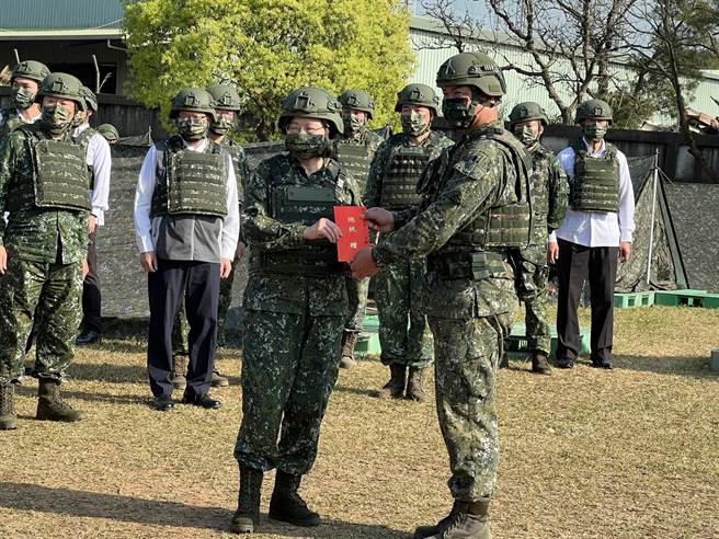 加菜金遭定罪，总统批示特赦韩豫平、张淯森。曾薏苹摄