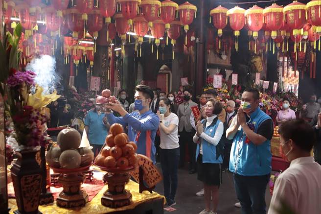 國民黨立委蔣萬安今晨出席士林慈諴宮「天上聖母1063年聖誕祝壽大典」。（蔣萬安辦公室提供）