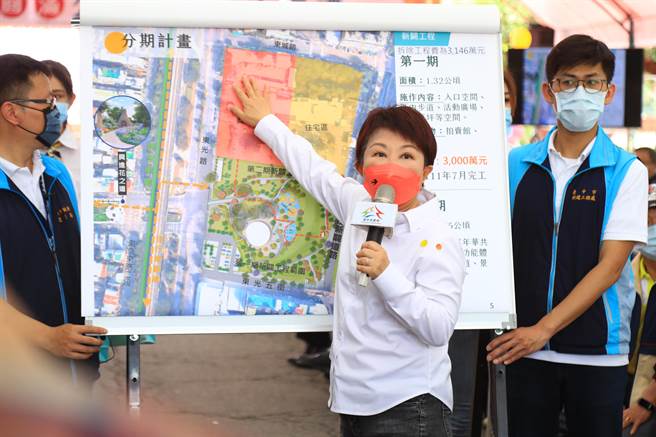 开工市长卢秀燕将公115公园内原有的台中市肉品市场活化，从人人厌恶飘散异味的肉品场，改为受欢迎的大公园。（卢金足摄）