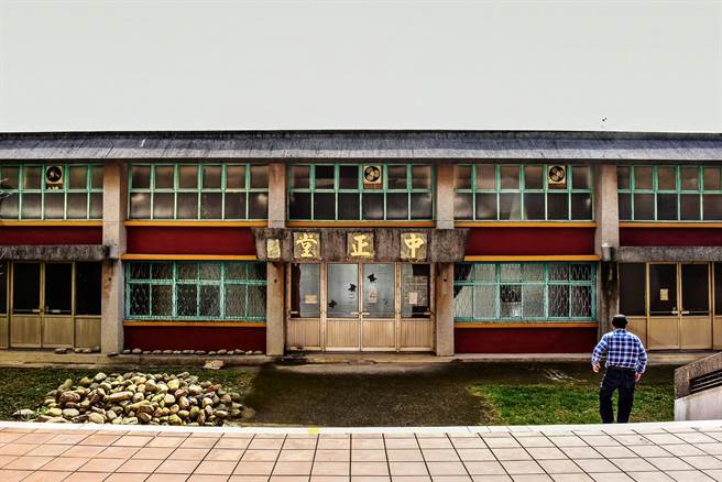 湖口国小中正堂使用45年，将拆除重建为综合活动中心。（罗浚滨摄）
