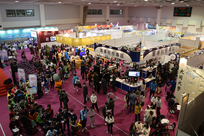 111學年度四技二專甄選入學自111年4月20日起至5月4日止，受理報名資格及身分審查作業。 (圖/大學博覽會) 