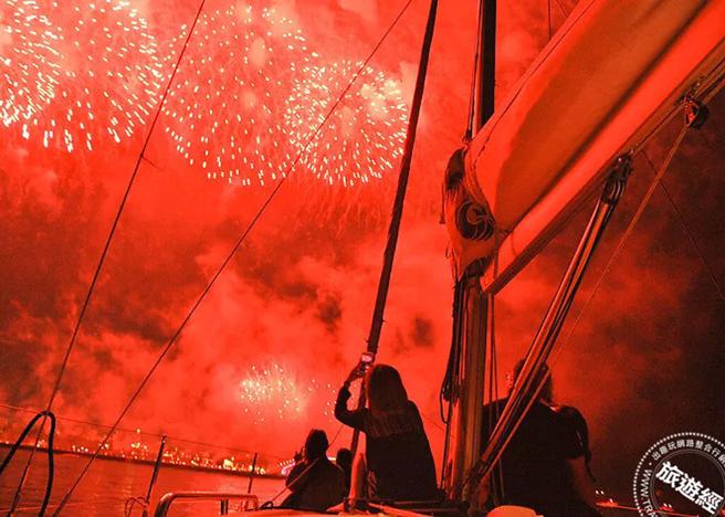 海上赏花火帆船体验