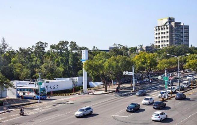 「住寅大晶囍」附近学区林立，图为东海大学。(图/住寅建设提供)