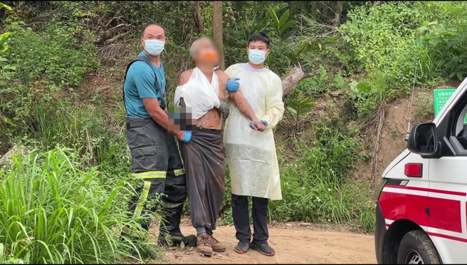 台东卑南1工人滑落1.2米边坡，钢筋穿刺其右腋下。（民眾提供／蔡旻妤台东传真）