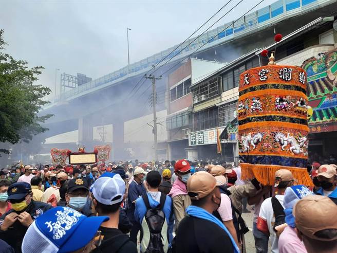 一年一度的大甲媽祖遶境活動，名列全世界三大宗教活動之一。（圖中人物與新聞事件無關，檔案照片）