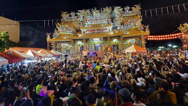 一年一度的大甲媽祖遶境活動，名列全世界三大宗教活動之一。（圖中人物與新聞事件無關，檔案照片）