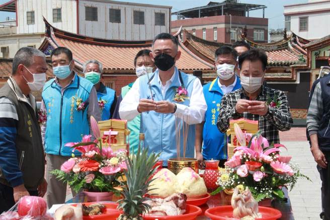 金門金寧鄉湖埔村親子館今天動工，遵循古禮祈祝工程順利進行。（金寧鄉公所提供）