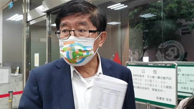 健保署长李伯璋表示，今天参加刑事局在行政院开的记者会，与确诊者在一起的时间没有很长，差不多30～40分钟，全程都有戴口罩。（中时资料照）