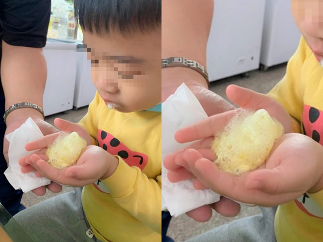 网友日前送侄子上学路上，帮侄子买了「维他命C锭」，没想到学校后来打电话说侄子竟「口吐黄沫」，原来他买到的是「维他命发泡锭」。（翻摄自脸书「爆废公社」）