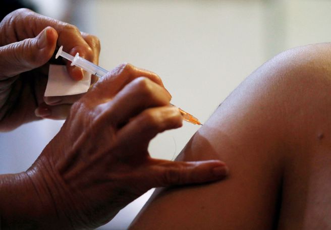 新加坡衛生部發布新聞稿表示，疫苗仍是保護民眾免於感染COVID-19而發生重症的關鍵工具。(圖/路透社) 