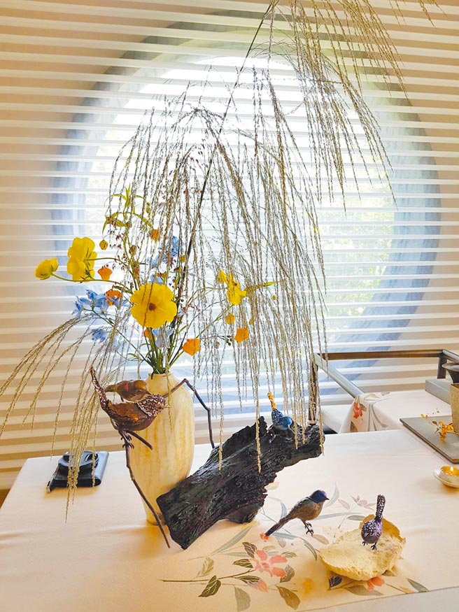 AKACHEN以品茗、花藝結合珠寶藝術，充滿東方禪風的意境之美。（陶福媛攝）