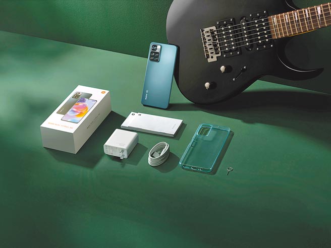 Redmi Note 11 Pro+ 5G共提供石墨灰、星空蓝、森林绿3色，8GB+256GB定价1万1999元，购机即享YouTube Premium两个月免费试用与LiTV电视频道餐30天会员服务。（小米提供）