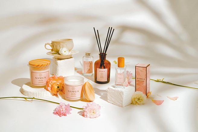 Namua那木瓦《牡丹．白麝香》全系列商品有室內擴香、香氛蠟燭以及首次發表的精油香水。（Namua提供）